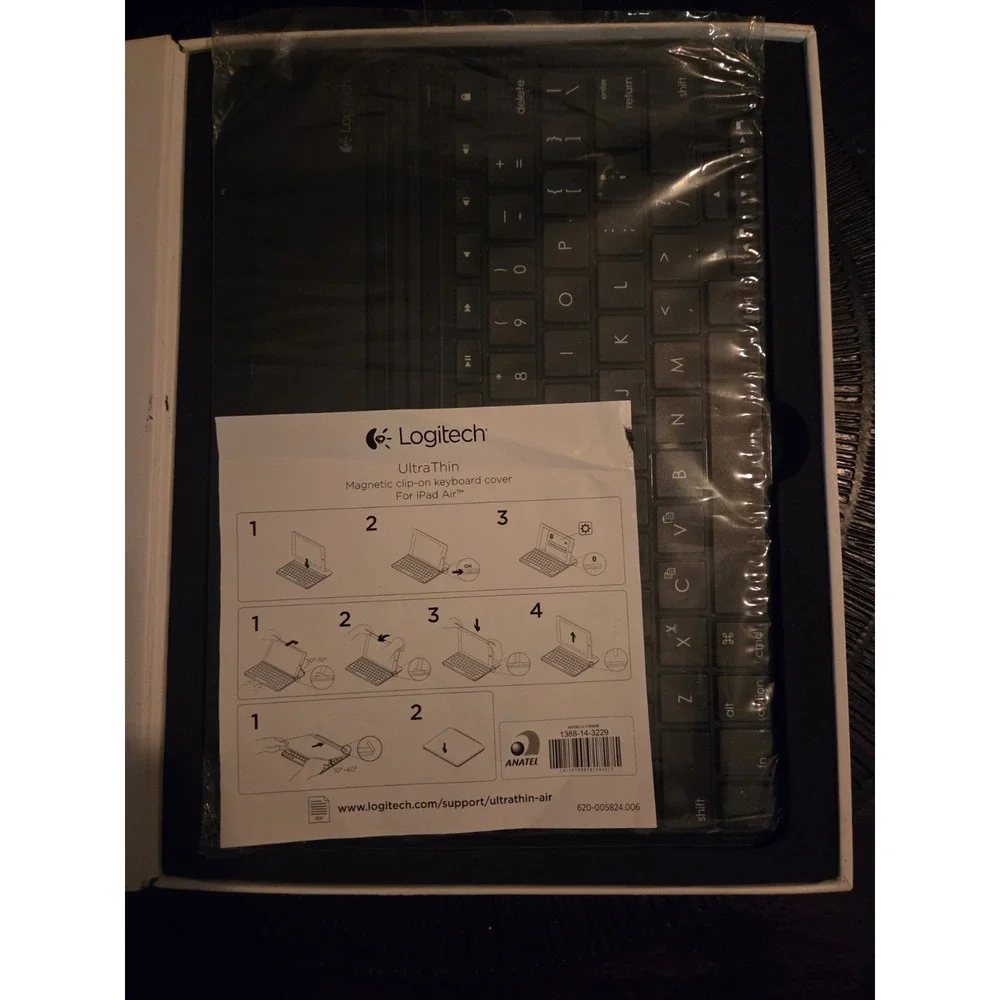 Logitech Magnetic Clip-On Ultra-thin Bluetooth Keyboard Case iPad Air Space Grey